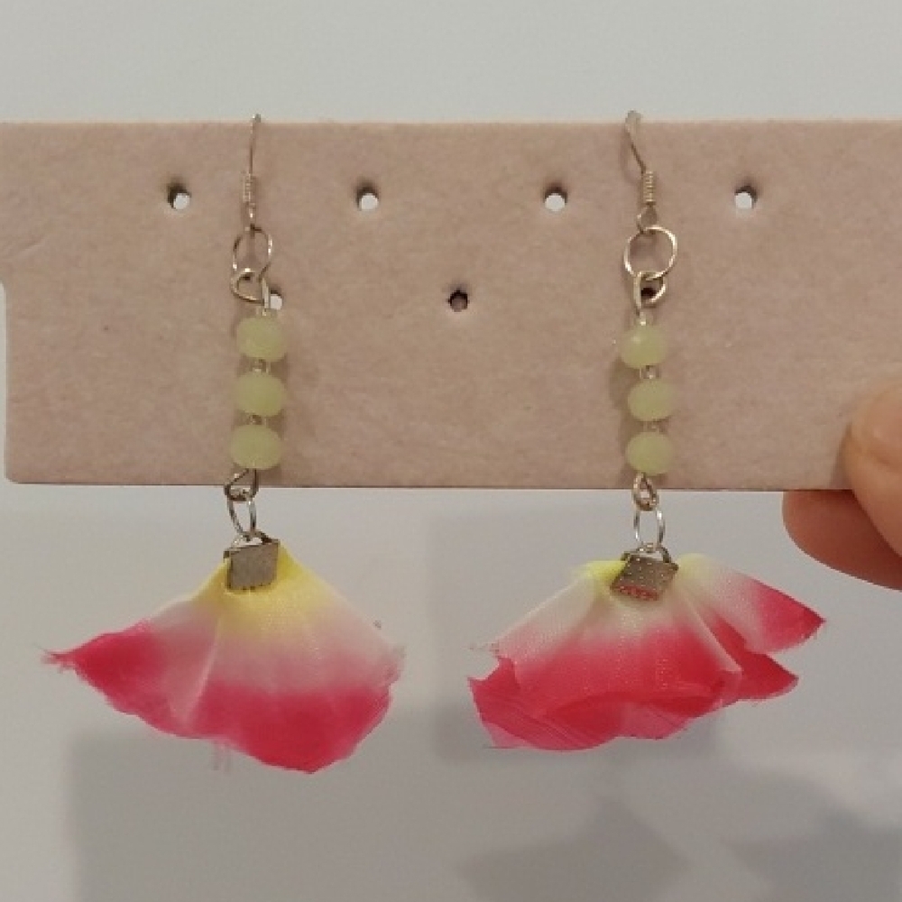 Elegant Pink and White Floral Earrings - Picture 3 of 3